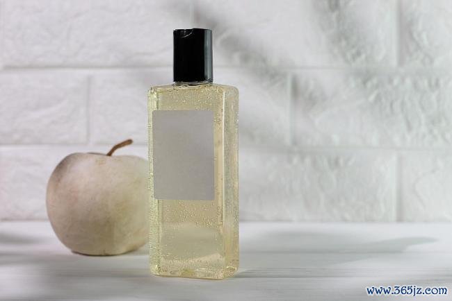 网上爆火的“以油养肤” 真的有用吗 保湿新趋势解析